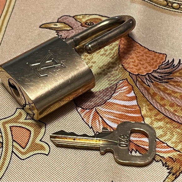 Authentic Louis Vuitton Lock and Key #320 - Picture 8 of 11